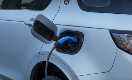 2021 Land Rover Discovery Sport P300e PHEV Charging Wallpapers 450x275 (14)