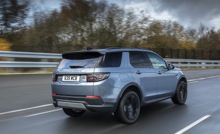 2021 Land Rover Discovery Sport P300e PHEV Rear Three-Quarter Wallpapers 450x275 (3)