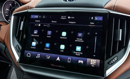 2021 Maserati Ghibli SQ4 GranLusso Central Console Wallpapers 450x275 (19)