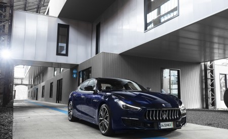 2021 Maserati Ghibli SQ4 GranLusso Front Three-Quarter Wallpapers 450x275 (15)