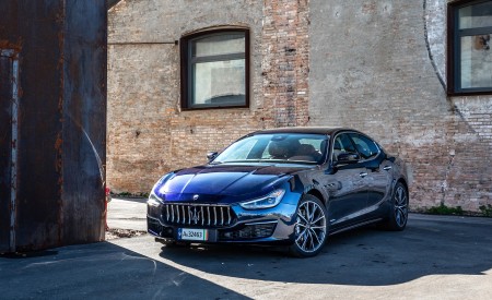 2021 Maserati Ghibli SQ4 GranLusso Front Three-Quarter Wallpapers 450x275 (10)