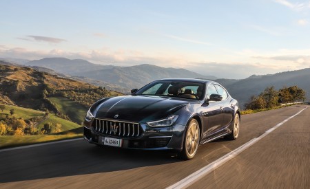 2021 Maserati Ghibli SQ4 GranLusso Front Three-Quarter Wallpapers 450x275 (3)