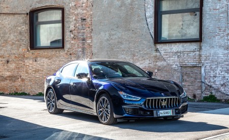 2021 Maserati Ghibli SQ4 GranLusso Front Three-Quarter Wallpapers  450x275 (11)