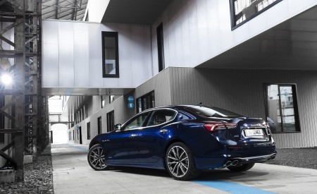 2021 Maserati Ghibli SQ4 GranLusso Rear Three-Quarter Wallpapers 450x275 (16)