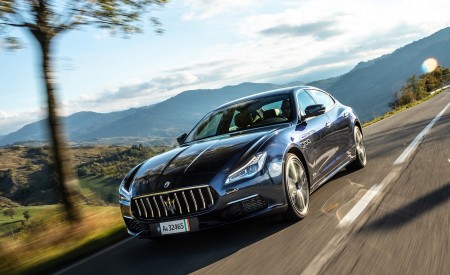 2021 Maserati Quattroporte SQ4 GranLusso Front Three-Quarter Wallpapers 450x275 (4)