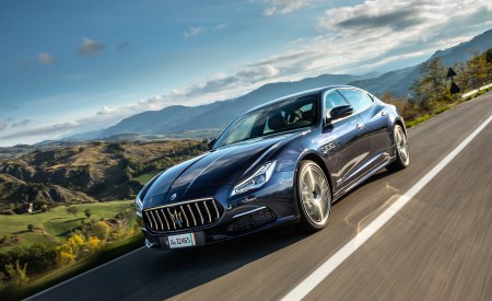 2021 Maserati Quattroporte SQ4 GranLusso Front Three-Quarter Wallpapers 450x275 (3)