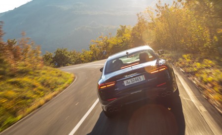 2021 Maserati Quattroporte SQ4 GranLusso Rear Wallpapers 450x275 (8)