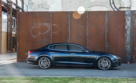 2021 Maserati Quattroporte SQ4 GranLusso Side Wallpapers 450x275 (11)