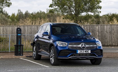 2021 Mercedes-Benz GLC 300 e Plug-In Hybrid (UK-Spec) Charging Wallpapers 450x275 (45)
