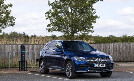 2021 Mercedes-Benz GLC 300 e Plug-In Hybrid (UK-Spec) Charging Wallpapers 450x275 (44)