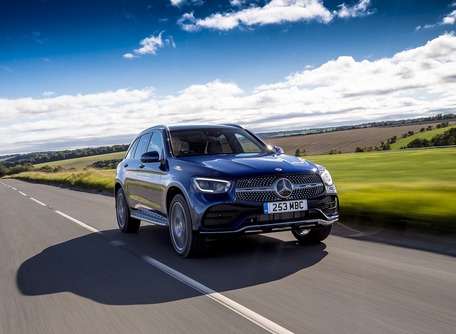 2021 Mercedes-Benz GLC 300 e Plug-In Hybrid (UK-Spec) Front Three-Quarter Wallpapers (11)