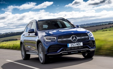 2021 Mercedes-Benz GLC 300 e Plug-In Hybrid (UK-Spec) Front Three-Quarter Wallpapers 450x275 (5)