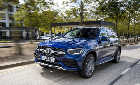 2021 Mercedes-Benz GLC 300 e Plug-In Hybrid (UK-Spec) Front Three-Quarter Wallpapers 450x275 (30)