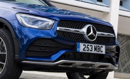 2021 Mercedes-Benz GLC 300 e Plug-In Hybrid (UK-Spec) Front Wallpapers  450x275 (46)