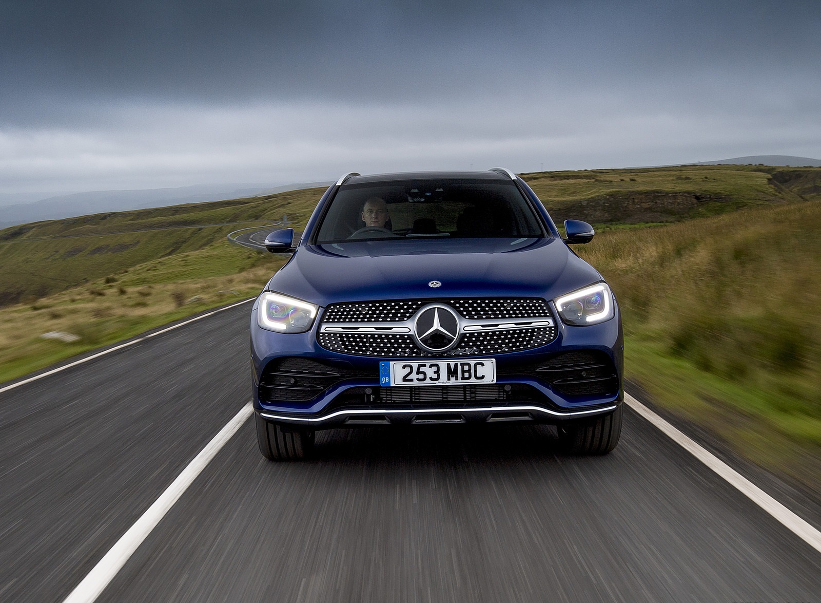 2021 Mercedes-Benz GLC 300 e Plug-In Hybrid (UK-Spec) Front Wallpapers (15)