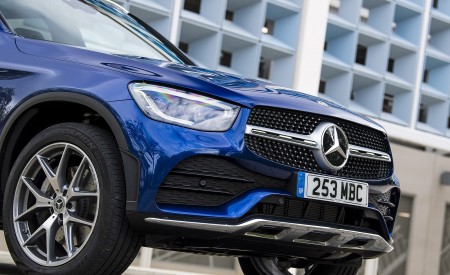 2021 Mercedes-Benz GLC 300 e Plug-In Hybrid (UK-Spec) Front Wallpapers 450x275 (47)