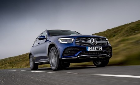 2021 Mercedes-Benz GLC 300 e Plug-In Hybrid (UK-Spec) Front Wallpapers 450x275 (17)
