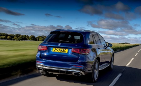 2021 Mercedes-Benz GLC 300 e Plug-In Hybrid (UK-Spec) Rear Wallpapers 450x275 (12)