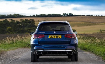 2021 Mercedes-Benz GLC 300 e Plug-In Hybrid (UK-Spec) Rear Wallpapers 450x275 (43)