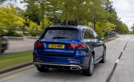2021 Mercedes-Benz GLC 300 e Plug-In Hybrid (UK-Spec) Rear Wallpapers 450x275 (33)