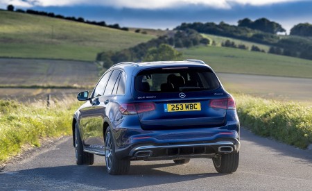 2021 Mercedes-Benz GLC 300 e Plug-In Hybrid (UK-Spec) Rear Wallpapers 450x275 (24)