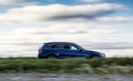 2021 Mercedes-Benz GLC 300 e Plug-In Hybrid (UK-Spec) Side Wallpapers 450x275 (20)