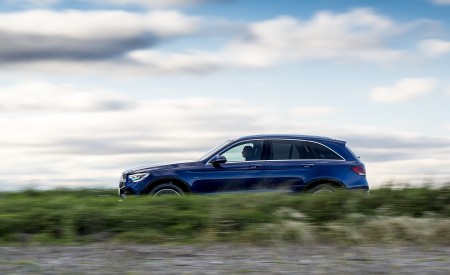 2021 Mercedes-Benz GLC 300 e Plug-In Hybrid (UK-Spec) Side Wallpapers 450x275 (21)