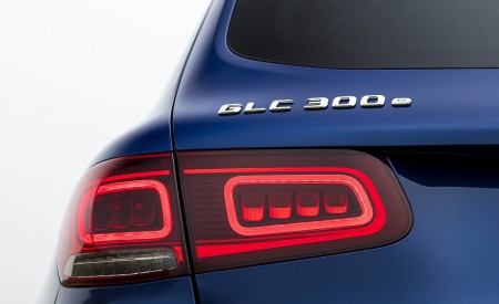 2021 Mercedes-Benz GLC 300 e Plug-In Hybrid (UK-Spec) Tail Light Wallpapers 450x275 (63)