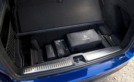 2021 Mercedes-Benz GLC 300 e Plug-In Hybrid (UK-Spec) Trunk Wallpapers 450x275 (84)
