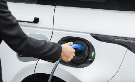 2021 Range Rover Evoque P300e PHEV Charging Wallpapers 450x275 (44)