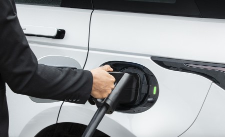 2021 Range Rover Evoque P300e PHEV Charging Wallpapers 450x275 (43)