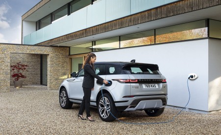 2021 Range Rover Evoque P300e PHEV Charging Wallpapers 450x275 (30)