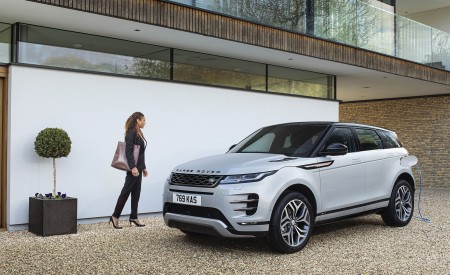 2021 Range Rover Evoque P300e PHEV Front Three-Quarter Wallpapers 450x275 (27)