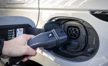 2021 Range Rover Evoque PHEV Charging Port Wallpapers 450x275 (41)