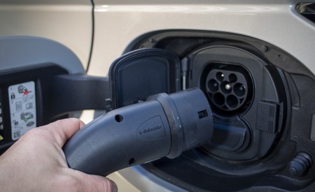 2021 Range Rover Evoque PHEV Charging Port Wallpapers 450x275 (40)