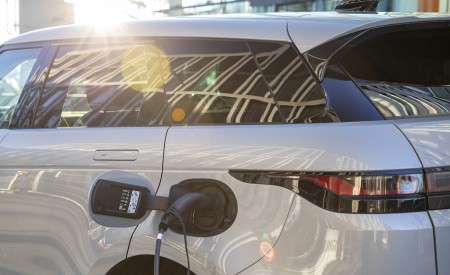 2021 Range Rover Evoque PHEV Charging Wallpapers 450x275 (39)