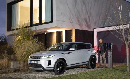 2021 Range Rover Evoque PHEV Front Three-Quarter Wallpapers  450x275 (20)