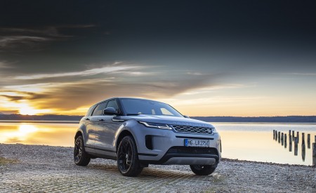 2021 Range Rover Evoque PHEV Front Three-Quarter Wallpapers 450x275 (18)