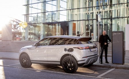 2021 Range Rover Evoque PHEV Rear Three-Quarter Wallpapers  450x275 (33)