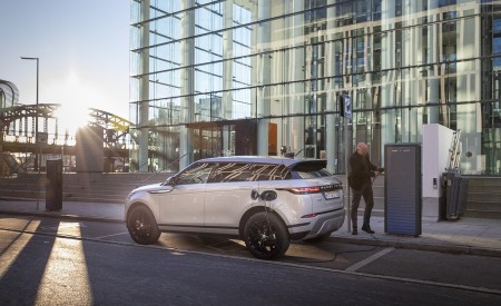 2021 Range Rover Evoque PHEV Rear Three-Quarter Wallpapers 450x275 (34)