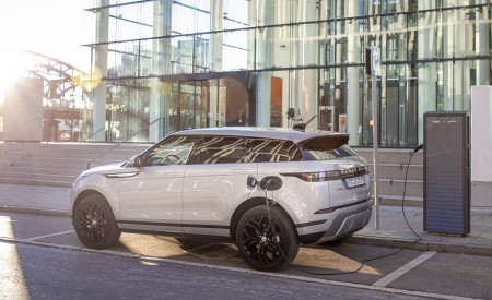 2021 Range Rover Evoque PHEV Rear Three-Quarter Wallpapers 450x275 (35)