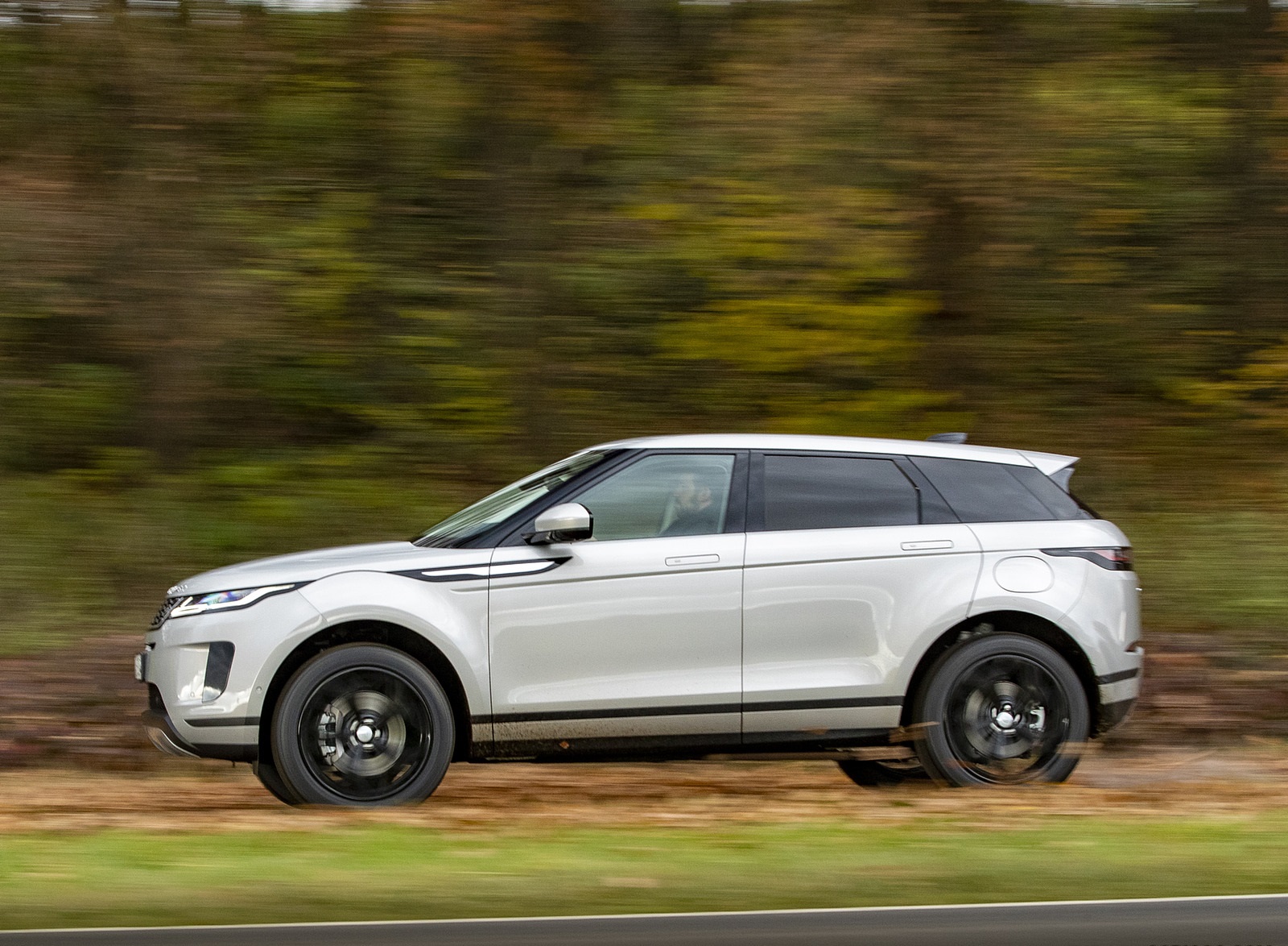 2021 Range Rover Evoque PHEV Side Wallpapers (14)