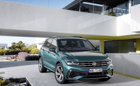 2021 Volkswagen Tiguan Front Three-Quarter Wallpapers 450x275 (33)
