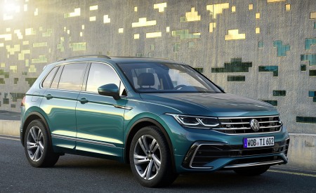 2021 Volkswagen Tiguan Front Three-Quarter Wallpapers 450x275 (30)