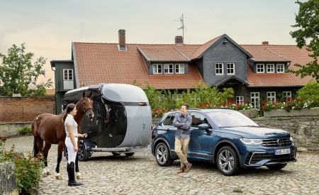 2021 Volkswagen Tiguan R-Line Front Three-Quarter Wallpapers 450x275 (6)