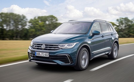 2021 Volkswagen Tiguan R-Line Front Three-Quarter Wallpapers 450x275 (3)