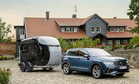 2021 Volkswagen Tiguan R-Line Front Three-Quarter Wallpapers 450x275 (8)