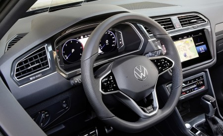 2021 Volkswagen Tiguan R-Line Interior Wallpapers  450x275 (12)