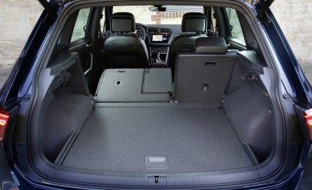 2021 Volkswagen Tiguan R-Line Trunk Wallpapers  450x275 (18)