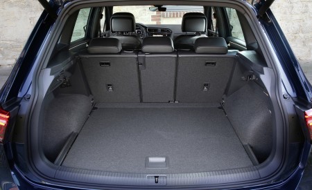 2021 Volkswagen Tiguan R-Line Trunk Wallpapers  450x275 (20)